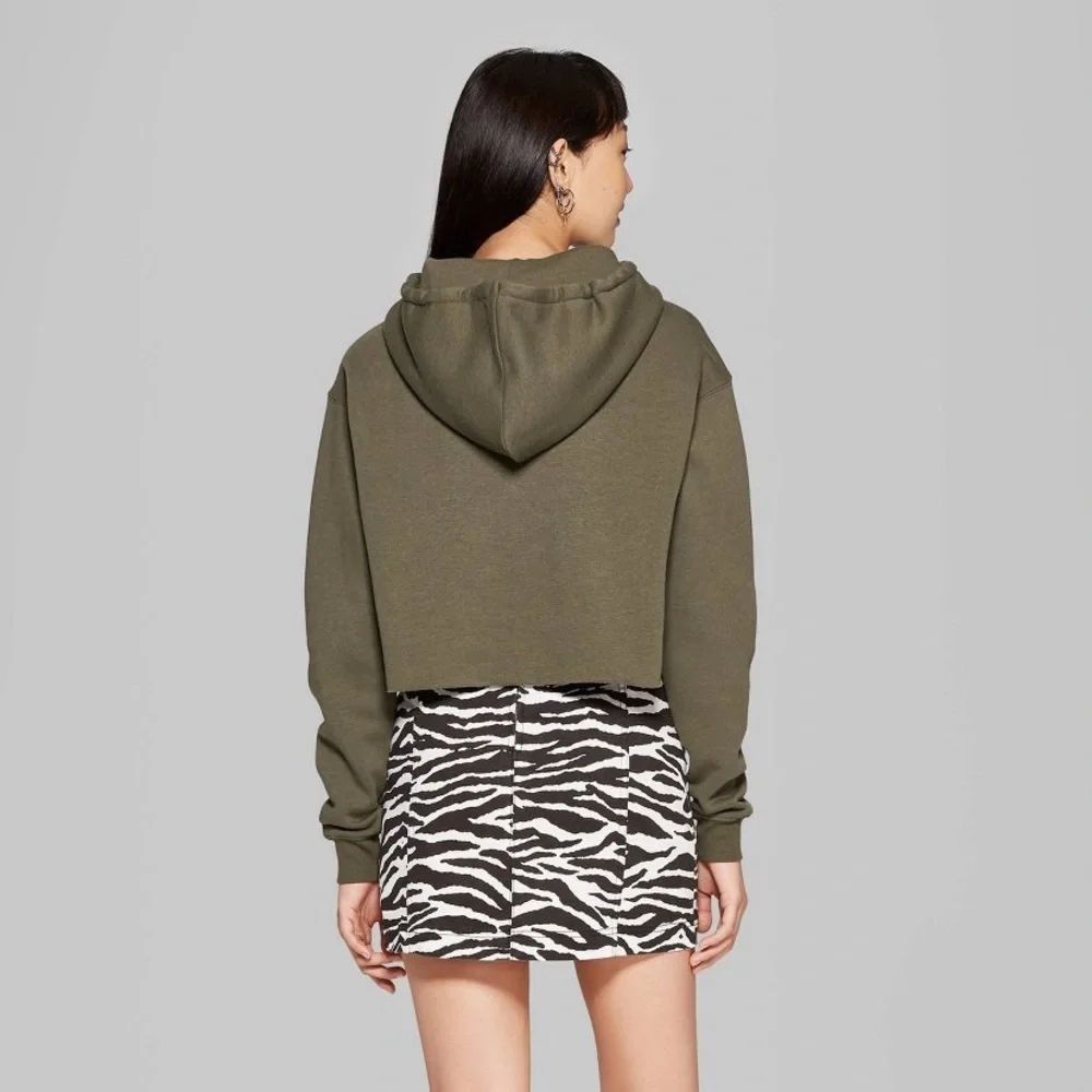 Wild Fable Olive Green Cropped Hoodie Raw Hem Athleisure Size Medium - Picture 2 of 12
